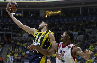 ZABORAVIO NA PARTIZAN Gudurić najbolji u pobedi Fenerbahčea u turskom derbiju