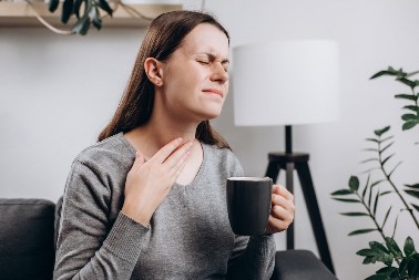 GREBE VAS GRLO Izlečite se za 2 sata, potrebna su vam samo tri jeftina začina i voda