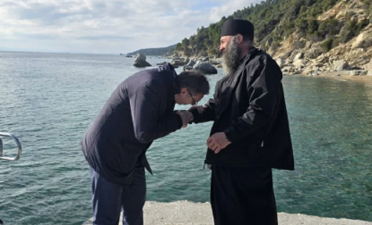 VUČIĆ STIGAO NA SVETU GORU Predsednik Srbije posećuje manastir Hilandar!