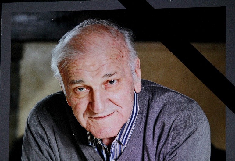 LIČI NA DEDU I NOSI NJEGOVO IME! Ovo je Velimir, unuk Bate Živojinovića koji se obrazuje u Francuskoj