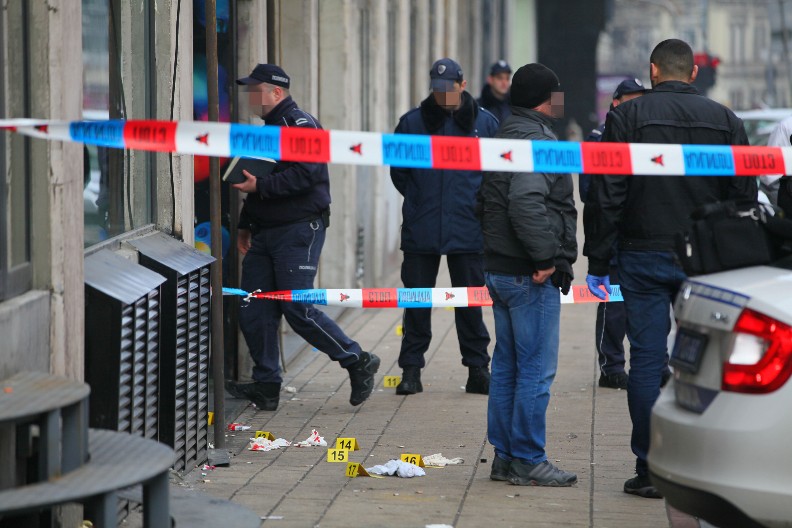 ŽENA MISLILA DA NEKO BACA PETARDE, PA NAŠLA UPUCANE MAJKU I ĆERKU (6) Stravičan zločin u Kruševcu na Božić