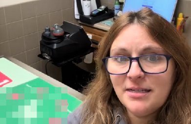 VIKTORIJA NIJE ZNALA DA IMA OVO U GARAŽI Jednog dana je sačekalo pravo čudo, srce joj se istopilo kad je otvorila vrata