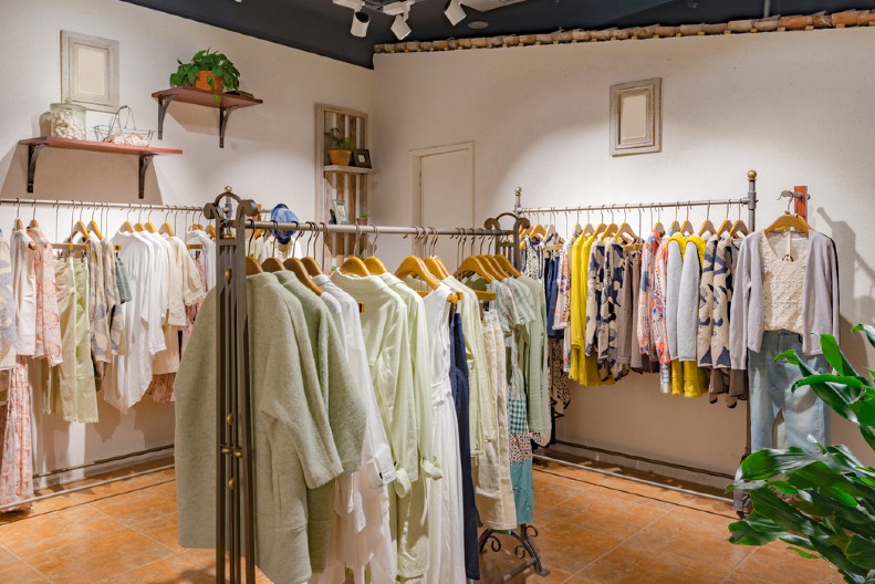 JEDNA HALJINA - BEZBROJ KOMBINACIJA Za leto vam je potreban samo ovaj model da budete uvek doterani