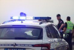 POLICIJA U ČAČKU ZAUSTAVILA PASAT, A SUVOZAČ BACIO KESU SA DROGOM Obojica su uhapšeni, evo šta im je ZAPLENJENO