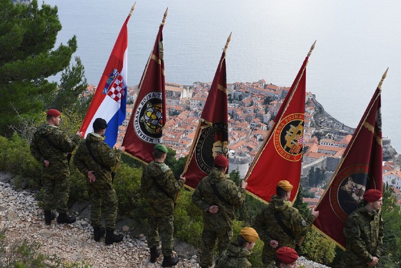 OD DANAS OBAVEZNI VOJNI ROK Vojnici u Hrvatskoj primaće mesečnu naknadu od 1.100 evra