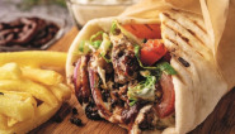 DONER KEBAB Turski specijalitet koji podseća na giros, a meso se lepi za prste