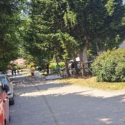 BAHATOST BLOKADERA FOTELJAŠA NA DELU! Sad spremaju šatore i hranu, baš ih briga za zakon (FOTO)