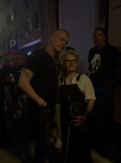 ĐORĐE DAVID DOŠAO U ZAJEČAR DA PODRŽI KANDIDATA NA IZBORNOJ LISTI Žena došla samo zbog njega, pogledajte kako joj je ispunio želju! (VIDEO)