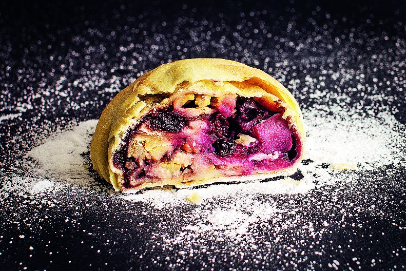 KOPAONIČKA PITA SA BOROVNICAMA Poslastica koju niko ne odbija, svaki zalogaj je raj za sladokusce