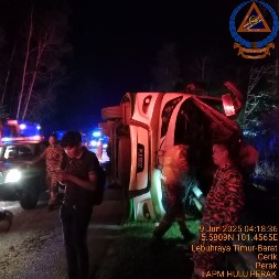 POGINULO NAJMANJE 15 STUDENATA Stravična nesreća u Maleziji (FOTO)