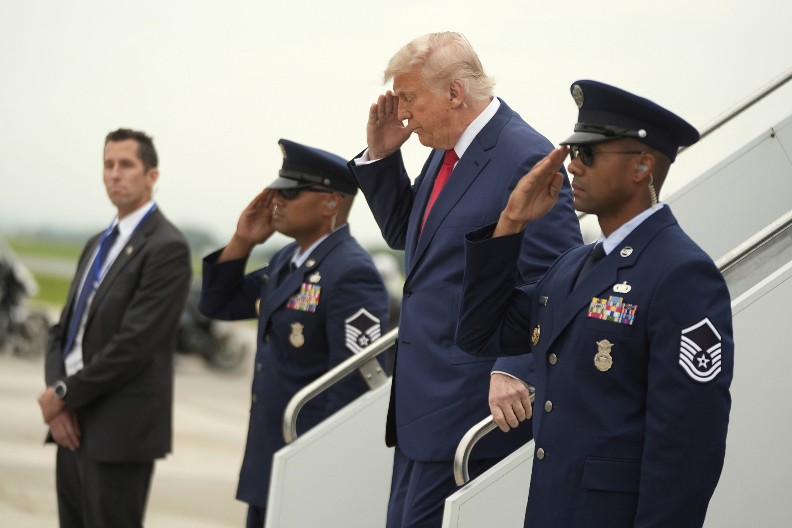 "TRAMP IMA FORMULU ZA STVARANJE HAOSA": Bivši guverner Njujorka strahuje od eskalacije sukoba u Americi