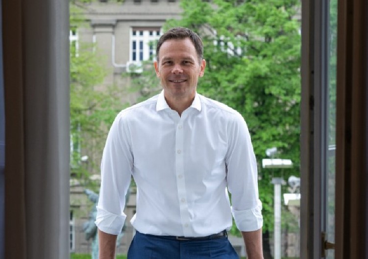 KO PLETE MREŽU LAŽI OKO SINIŠE MALOG