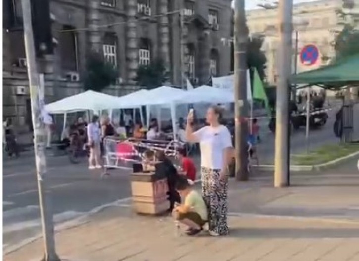 BLOKADERI SE "SVETE" NARODU JER SU IZGUBILI IZBORE: Prave cirkus na najprometnijoj raskrsnici, a ljudi satima zaglavljeni u saobraćaju! (FOTO/VIDEO)