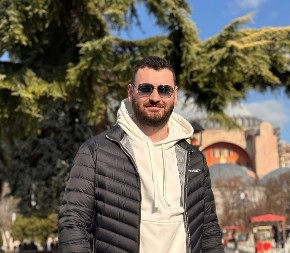 POZNATI PEVAČ POSLE BURNOG RAZVODA NAŠAO NOVU LJUBAV Stao na ludi kamen u tajnosti: "Već imam suprugu, ali svadbeno veselje ćemo tek imati"