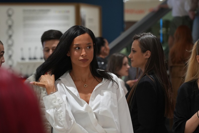 EDITU ARADINOVIĆ ŠEST GODINA PROGANJA DEVOJKA Prava istina o skandalu u Sarajevu, pevačica prolazi kroz pakao i agoniju