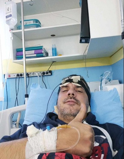 LEKARI SE BORE ZA ŽIVOT POZNATOG PEVAČA DIjagnoza teška, oglasio se iz bolnice: "Majka me nije pozvala da pita kako sam"