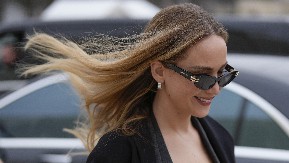 TAŠNA KOJA JE NAPUNILA PRODAVNICE Rasproda se za tili čas jer je neverovatno praktična i moderna, nema šta ne staje u nju