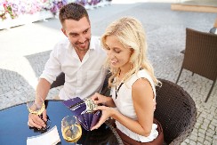 7 OPASNIH CRVENIH ZASTAVICA Ako ovo primetite na prvom sastanku - bežite glavom bez obzira