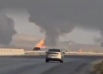 PEČURKA DIMA PREKRILA NEBO Snimak otkriva momenat udara na nuklearno postrojenje u Iranu (VIDEO)