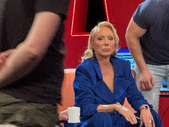 OVAJ PEVAČ JE ROĐENI BRAT LEPE BRENE Pojavili se zajedno na sceni, ljudi u šoku