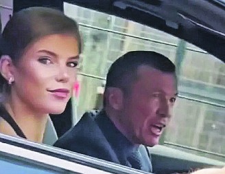 RAZLIKA 38 GODINA! Čuveni Nemac slavljen u Partizanu ulovljen s novom devojkom