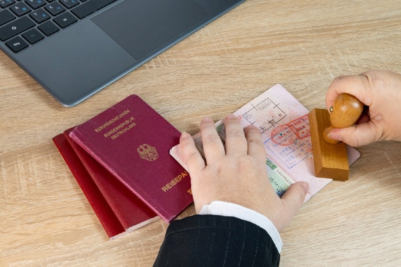 NEMA VIŠE MUKOTRPNOG ČEKANJA Srbija uvela e-vize za strance iz 46 zemalja