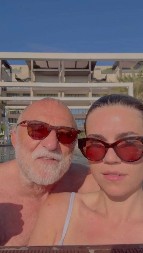 LAZARA RISTOVSKOG I 39 GODINA MLAĐU ANICU SVI GLEDALI NA BAZENU, EVO ŠTA SU RADILI U VODI! Nastao opšti haos, glumac nije odoleo (FOTO)