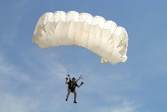 VIC DANA Učili Mujo i Haso da skaču padobranom...