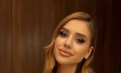 TATA JOJ JE ZDRAVKO ČOLIĆ, A ONA SE OVAKO POJAVILA NA MATURI Lara ušetala u salu, pa ostavila sve bez teksta  (FOTO)