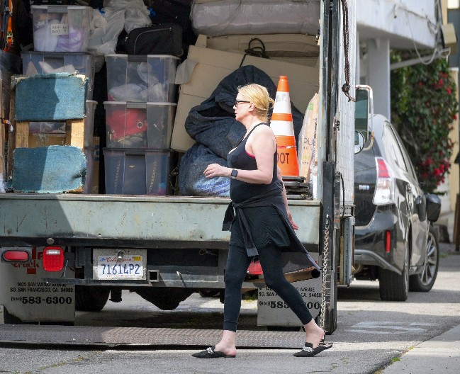 DRUGOJ ŽENI JE NAPRAVIO DETE, A BIVŠA NEMA HLEBA DA JEDE Glumac sada slavi život, dok mu je prva supruga u samom paklu
