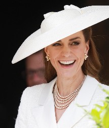 LETO 2025 U ZNAKU FRIZURE KEJT MIDLTON  Srpkinje samo ovakve talase traže, ma ne zanima ih ništa drugo!