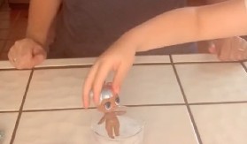 NEVINE NA PRVI POGLED, A ONDA ŠOK Pogledajte šta se pojavljuje na telima ovih lutkica, zgroženi roditelji pozivaju na bojkot! (VIDEO)