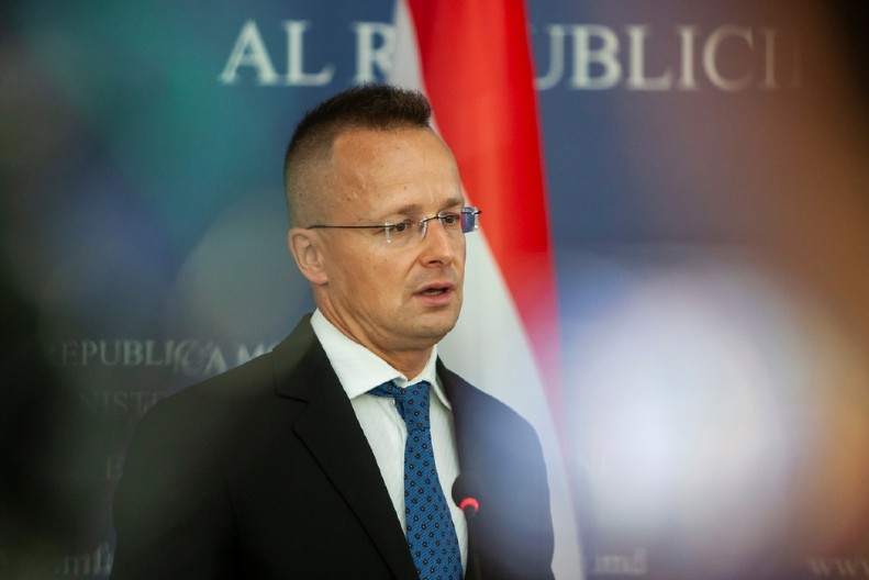 „OZBILJNO UGROŽAVAJU MAĐARSKU“ Sijarto žestoko o EU planu