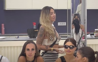 ANELI AHMIĆ NA IVICI SUZA! Pred kraj Elite priznala šok istinu o Asminu Durdžiću: "Nora mu je bila sredstvo da bi me proganjao"