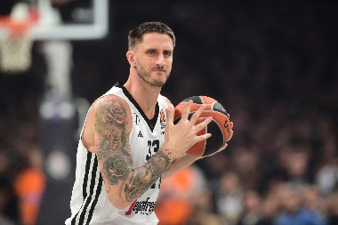 BURA EMOCIJA U BOLONJI U bolnici gde se lečio i Siniša Mihajlović, Polonara dobio prelepo iznenađenje (FOTO)