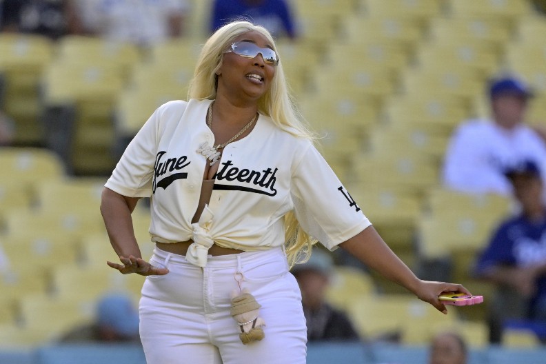 KIPELO JE SVE NA NJOJ, MISLILI SU DA NIKADA NEĆE SKINUTI TE KILE, A ONDA ŠOK  Pevačica je drastično smršala, ali nije bio u pitanju Ozempik