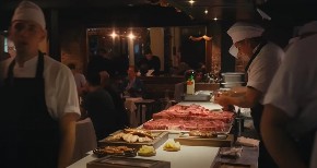 U OVOM RESTORANU U ARGENTINI JEDU SE NAJBOLJI ODRESCI NA SVETU Na meniju je prvoklasna govedina ,pije se isključivo lokalno vino, a mesto se rezerviše mesecima unapred