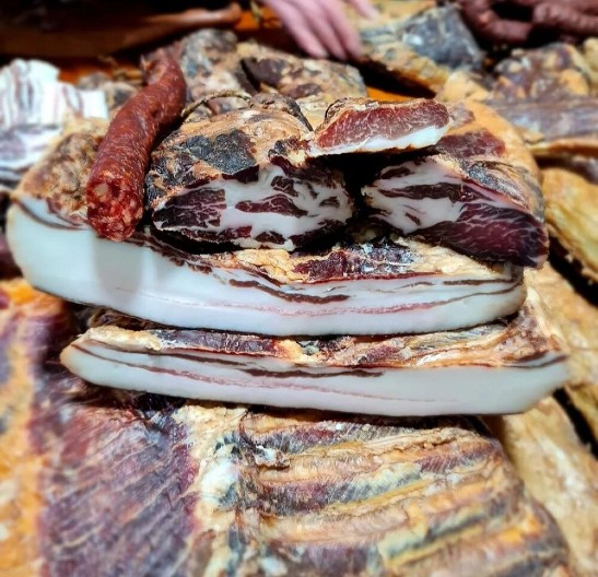 ISTINA O SLANINI, KOBASICAMA I PRŠUTI Stručnjaci otkrili da li ove namirnice dovode do pojave karcinoma