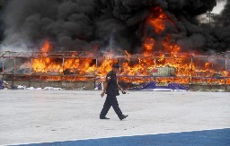 OVAKO GORI 300 MILIONA DOLARA DROGE Plamen zahvatio zaplenjene narkotike, crni dim prekrio nebo (FOTO)