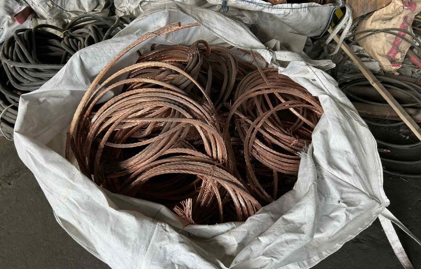 SA GRADILIŠTA UKRALI BAKARNI KABAL VREDAN 54 MILIONA Uhapšeni razbojnici iz Bora (FOTO)