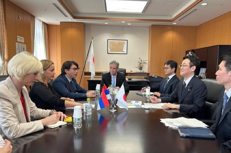 SRBIJA I JAPAN PROŠIRUJU SARADNJU Državna sekretarka Marija Gnjatović se sastala sa Akamatsuom