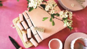 ROZEN TORTA Klasik koji nikada ne izlazi iz mode, svako će tražiti bar jedno dodatno parče