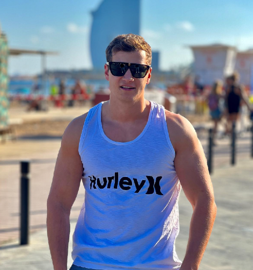 TURISTA SKOČIO U NERETVU, UMALO UBIO DECU, PA DOBIO BATINE! Drama u Mostaru! Pijan se popeo na most i završio u reci obučen