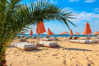 RADIŠ NA PLAŽI, PLATA 2.000 EVRA Uslovi su odlični, ali radnika ni za lek – čovek objasnio zašto