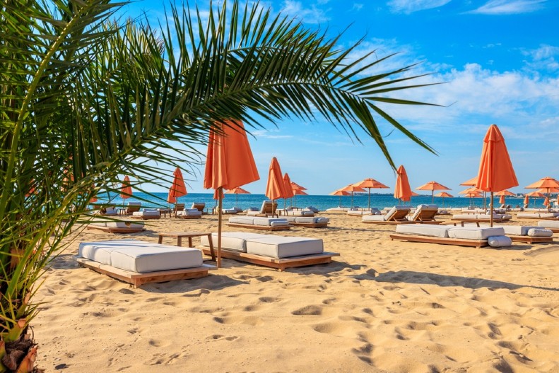 RADIŠ NA PLAŽI, PLATA 2.000 EVRA Uslovi su odlični, ali radnika ni za lek – čovek objasnio zašto