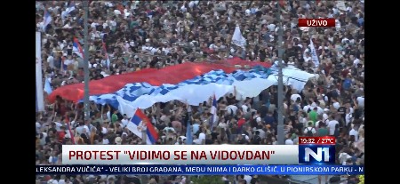 SKANDAL U CENTRU BEOGRADA! Blokaderska zastava više liči na šahovnicu! (FOTO)