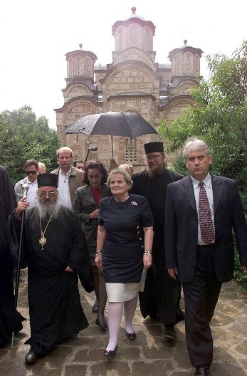 SRBI GA PAMTE PO ZLU Na blokaderskom protestu govorio Momčilo Trajković, pajtos Medlin Olbrajt i Kušnera