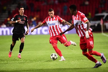 NAPALI GA ZBOG SPRSKE HIMNE Bosanci "udarili" na fudbalera Zvezde