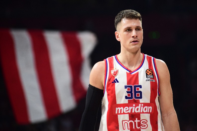 ŠOK ZA NAVIJAČE Mina i Nemanja Nedović zapevali, pesmom najavili odlazak iz Zvezde? (VIDEO)