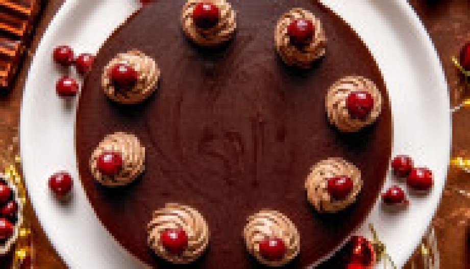 LUDLAB TORTA Poslastica sa višnjama za vrele, letnje dane, i dodatno parče će vam biti malo!